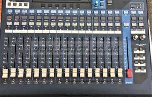 Yamaha O1V96 mixer in flightcase 