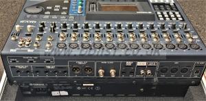 Yamaha O1V96 mixer in flightcase 