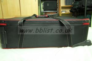 Very large wheeled equipment case (or suitcase) 