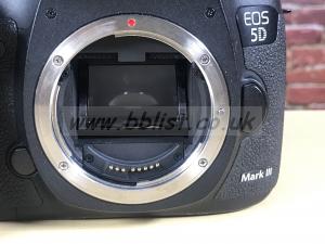 Canon 5D Mark 3 Body with charger 