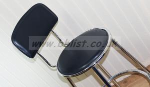 Bar stools x 2 in Chrome and black in very good condition 