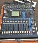 Yamaha O1V96 mixer in flightcase